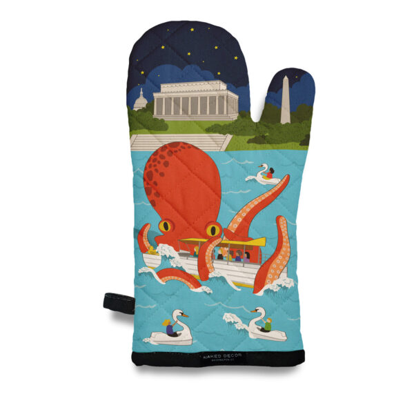 Giant Octopus at Potomac River in Washington DC Oven Mitt